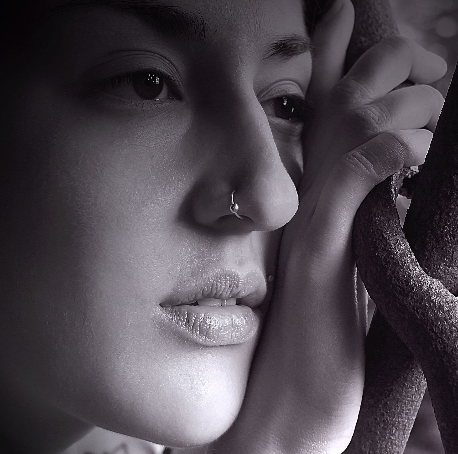 Neusvleugelpiercing close-up